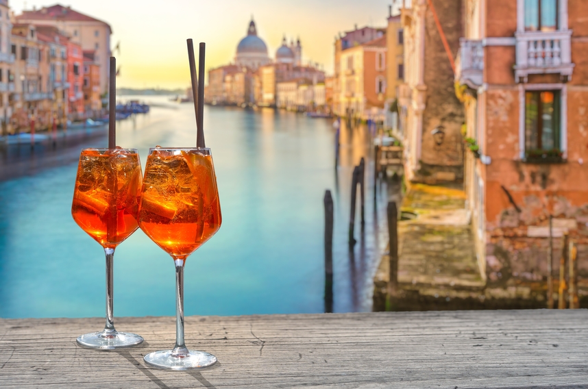 Spritz, ingredienti e ricetta tradizionale Spritz, ingredienti e ricetta tradizionale